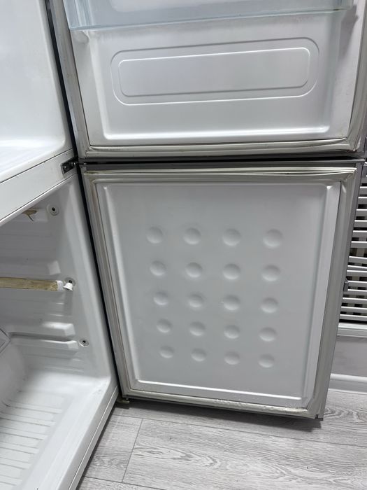 Холодильник Samsung