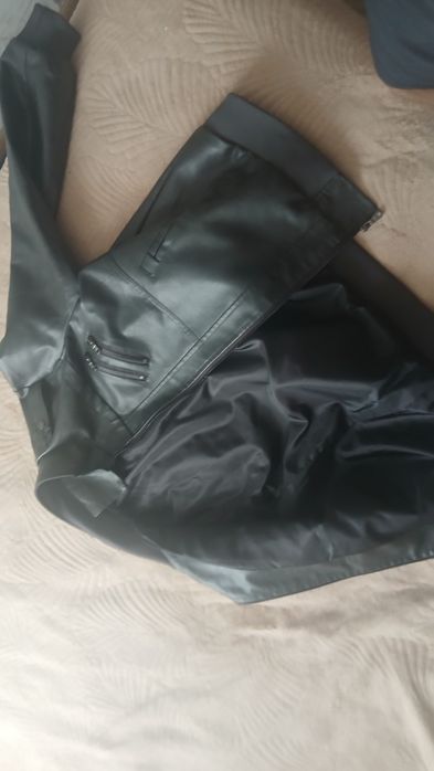 Продам кожанку размер L