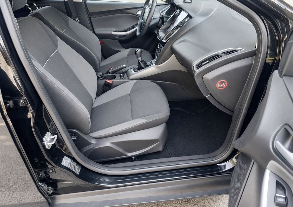Ford Focus 1.6 benzină clasic MPI, Navi Android