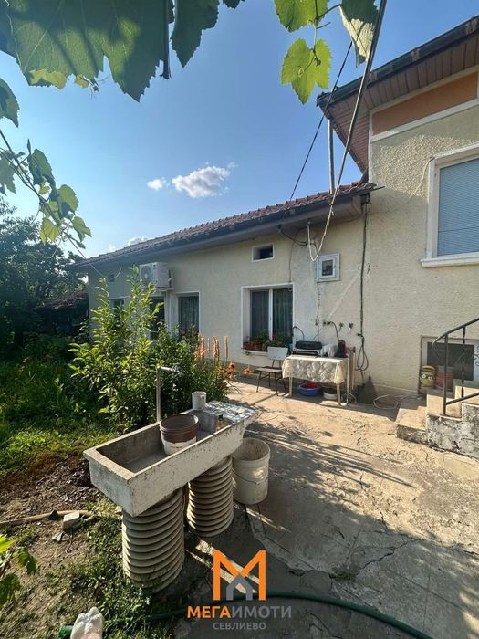 Продажба Къща гр. Севлиево - с. Бериево 280m² и двор 1800m²