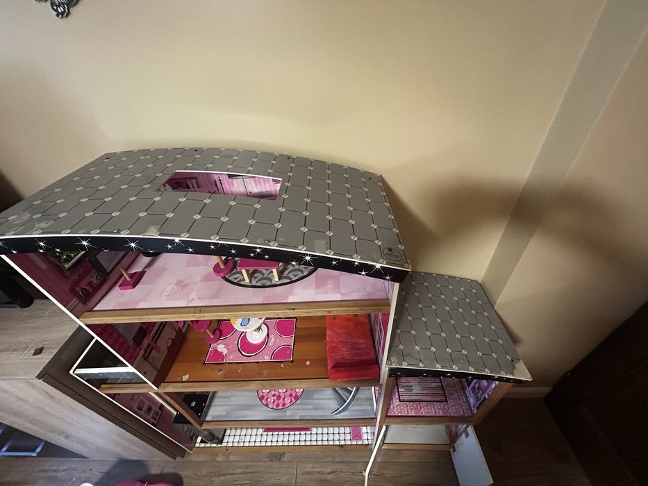Căsuță de păpuși KidKraft din lemn 135 × 128 cm cu mobilier
