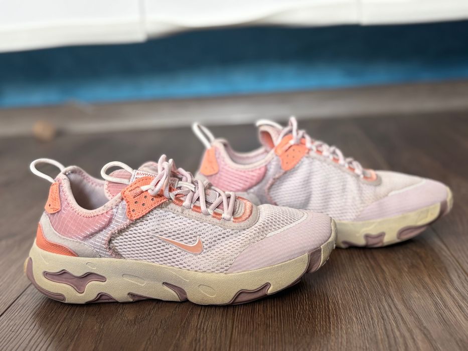 Nike React Live дамски маратонки