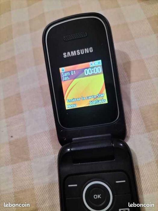 Телефон Samsung GT-E1190 перфектен с зарядно