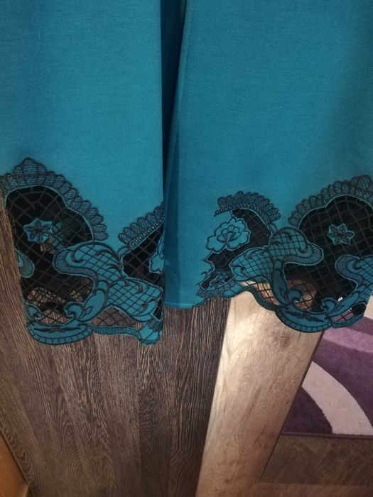 Дамско сако с рязана бродерия