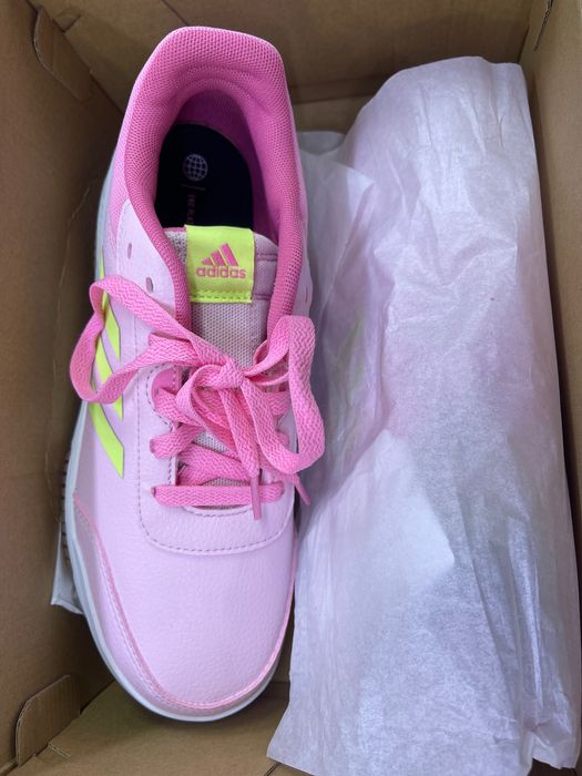 Продам новые кроссовки adidas original