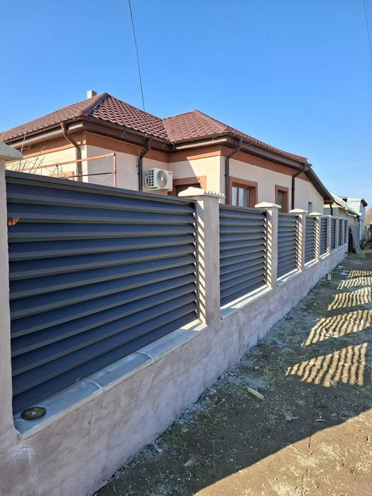 Garduri din panou stil jaluzele, sipca metalica, tabla, plasa si BCA