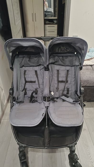 Продам коляску для двойняшек