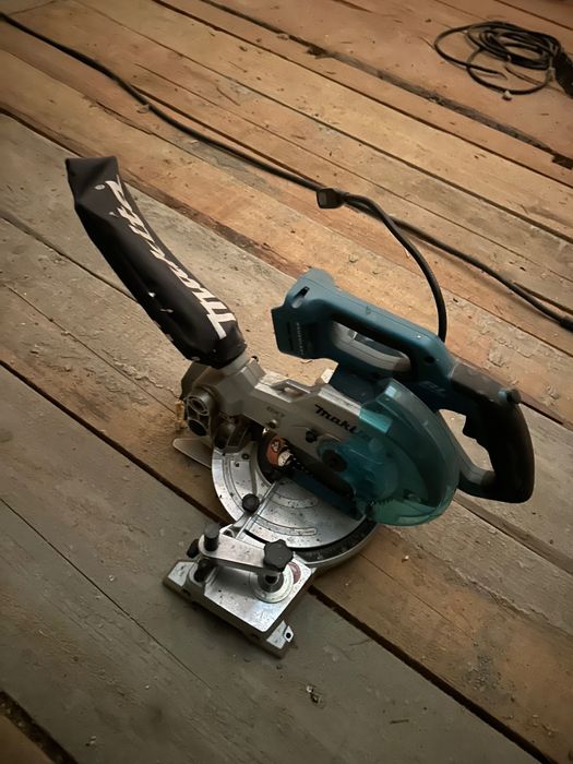 Circular Makita DLS600