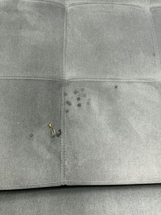 Вместительный большой Диван.