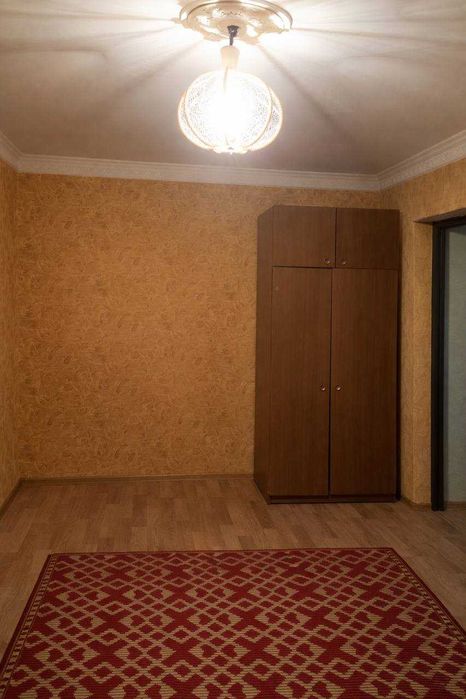 Срочно продается 1/3/5 переделанная в 2 комнатную, Алмазарский район!