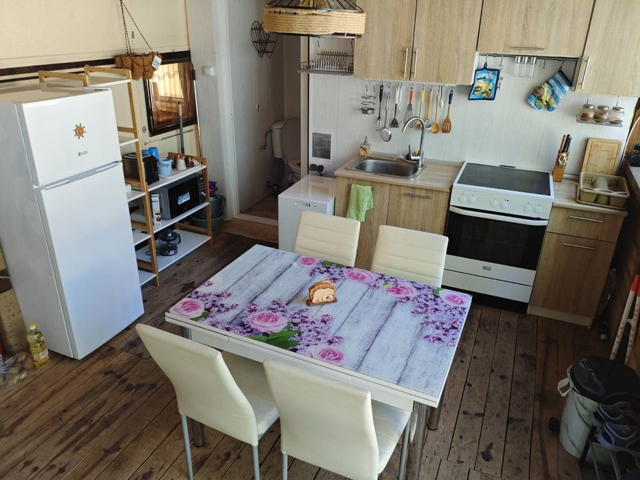 Под наем каравана с навес на къмпинг Атлиман Китен