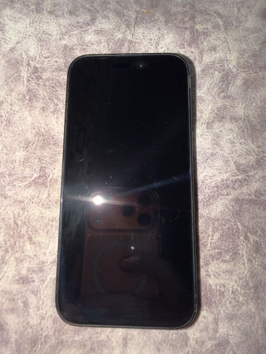 Iphone 14 pro . Dual