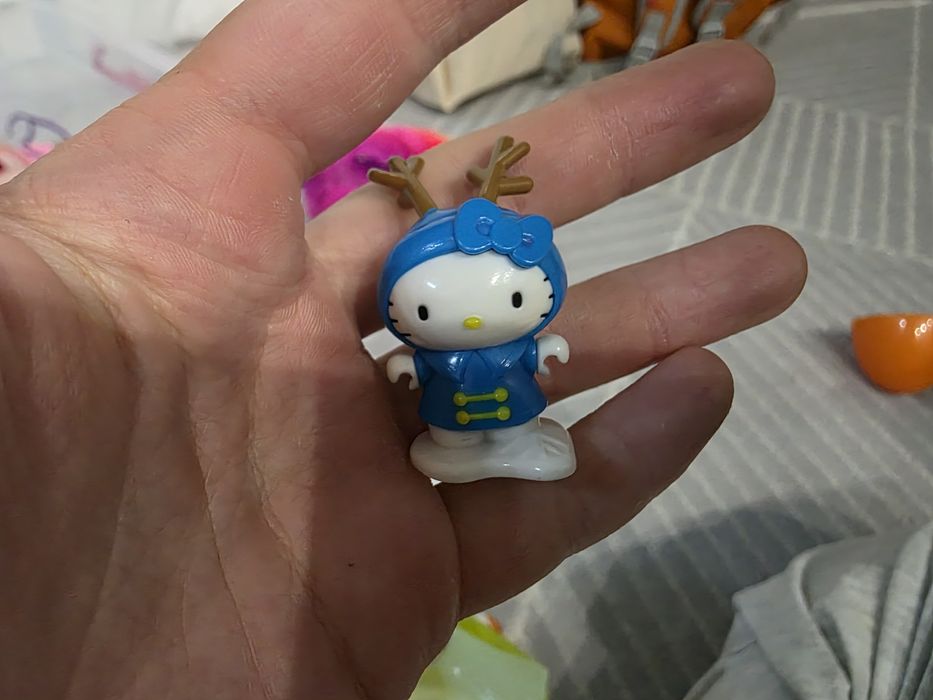 Фигурки Hello Kitty с киндеров