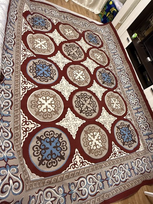 Продам ковер в хорошем состоянии