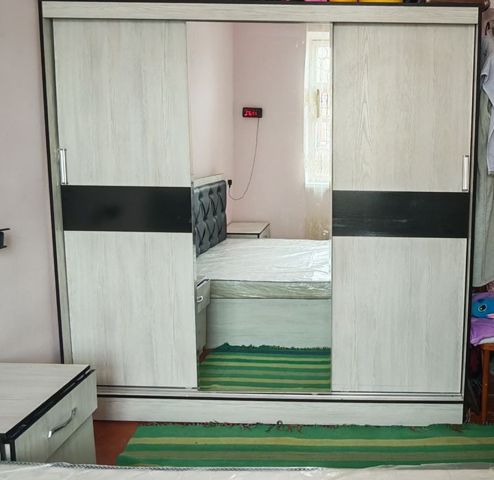 Продаётся б/у спальный гарнитур