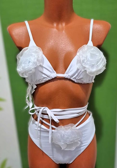 Costum de baie Tezenis,două piese,chilot mărimea L,sutienul mărimea 80