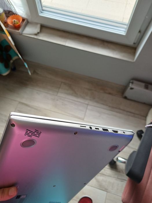 Asus VivoBook S15 x532fl със ScreenPad