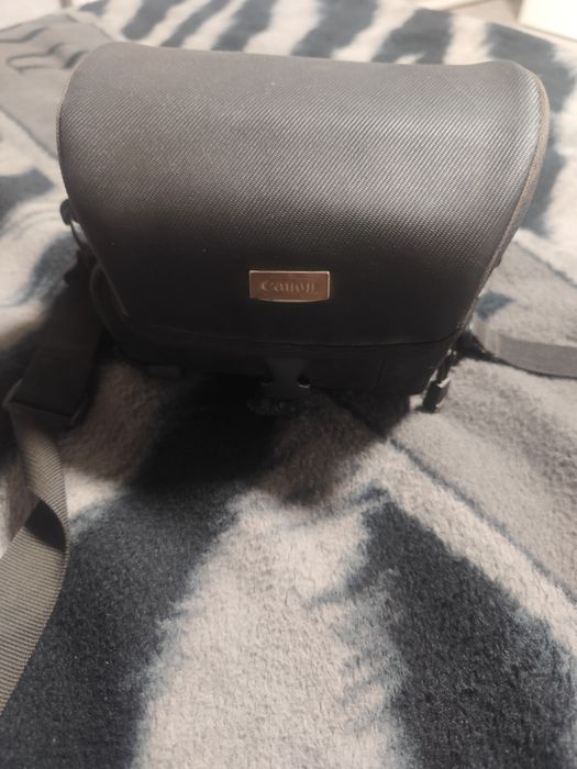 Продам видеокамеру Canon LEGRIA HF R205