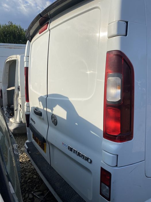 Ușă dreapta spate completă  Opel Vivaro 2016