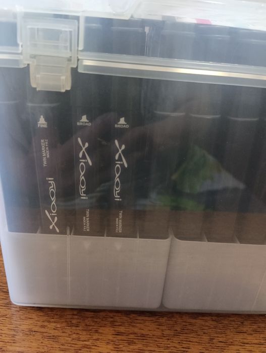 Продам набор профессиональных маркеров.