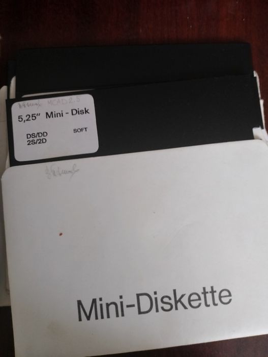 Дискети 5,25 инча. Нови и със програми.