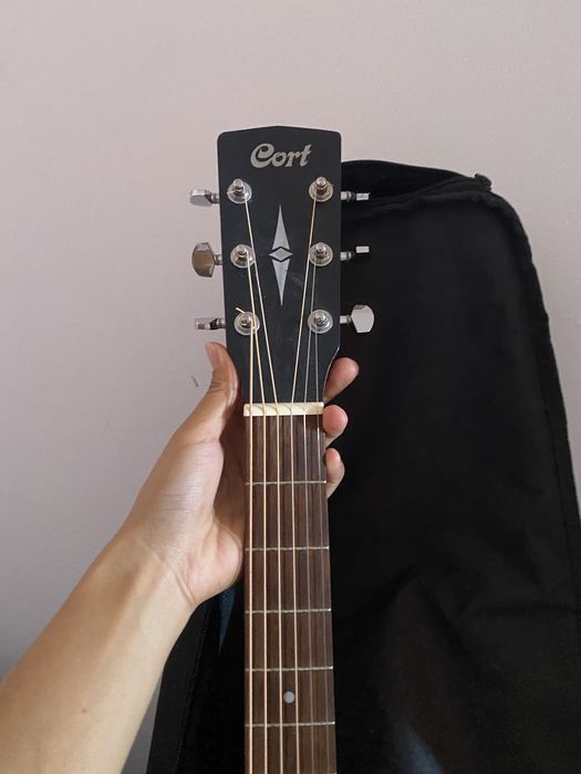 Срочно продам гитару Cort