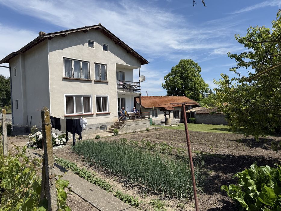 Къща в село  Балкански
