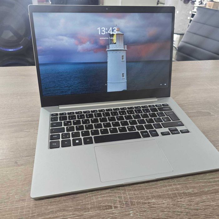 Лаптоп Samsung Galaxy Book2 Go 5G