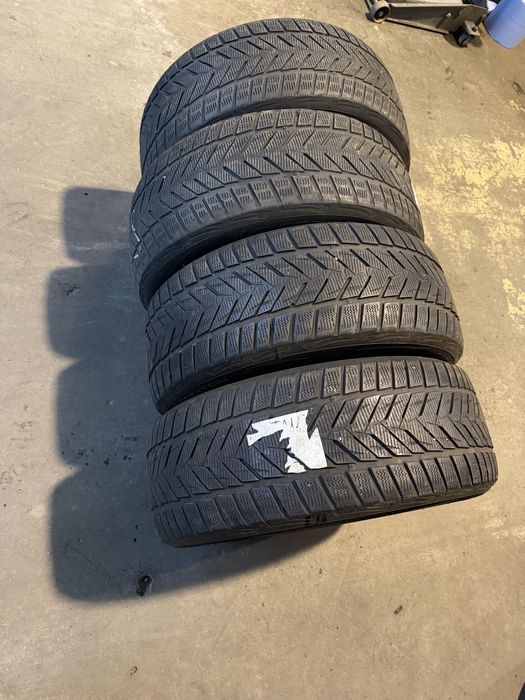Anvelope iarna 255/45/19, DOT noiembrie 2017, aproximativ 5, -5,5 mm