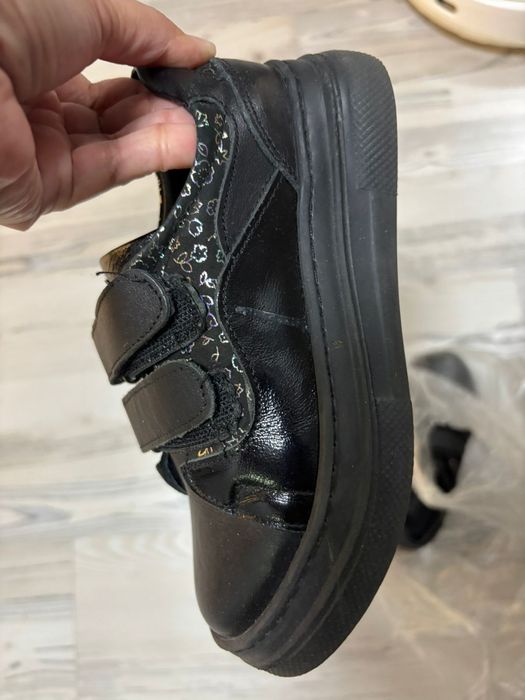 Продам детские кожаные ботинки