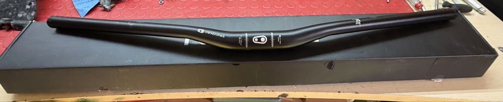 Кормило Crankbrotherts 720 mm 31,8