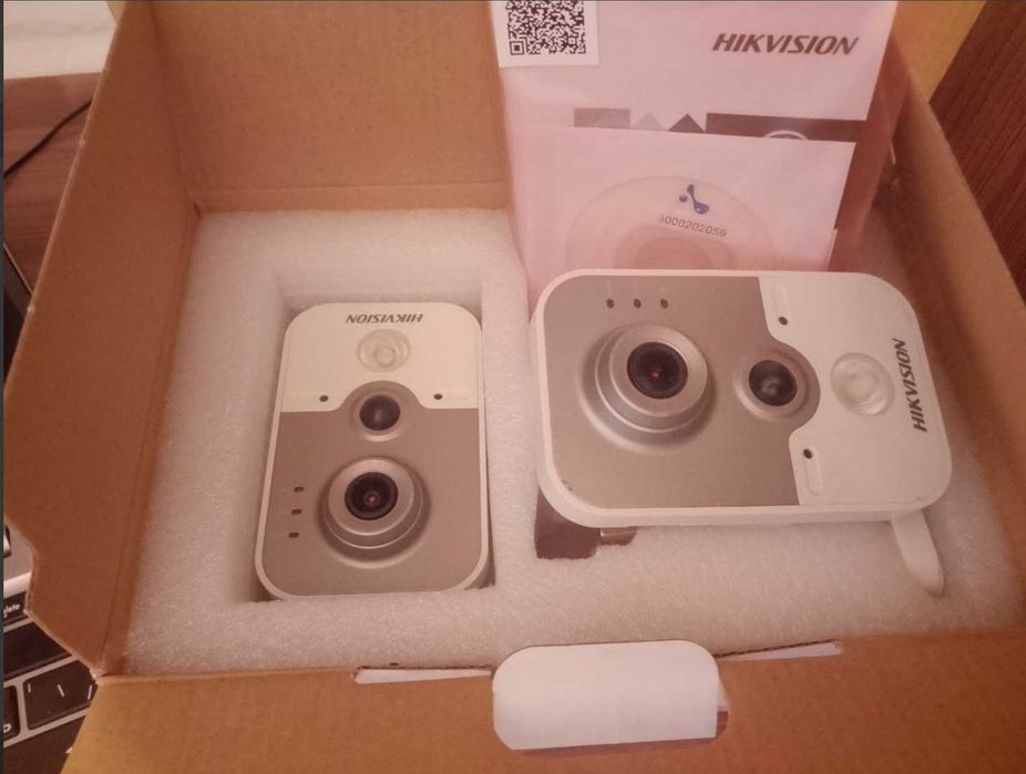 Wi-Fi IP-камера Hikvision DS-2CD2422FWD-IW