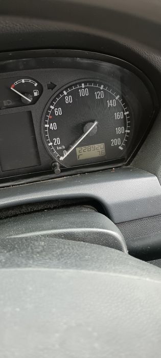 Vând Skoda Fabia motor  1.2  anul 2004