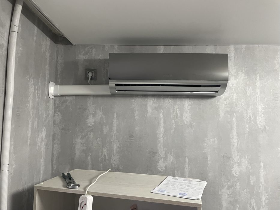 Установка кондиционера, без пыли, с пылесосом.