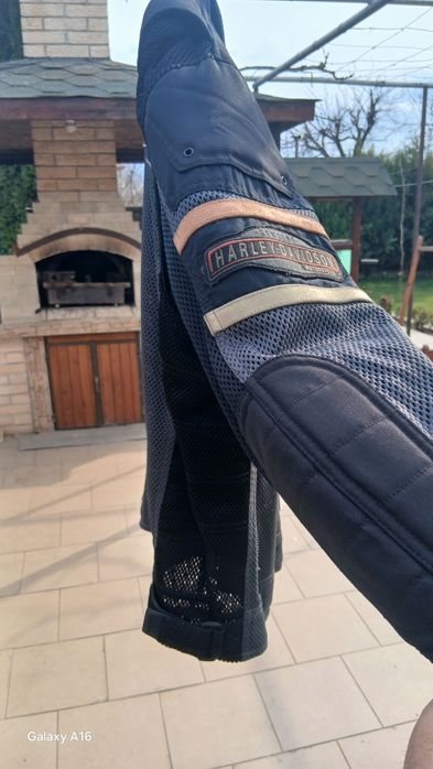 Лятно мото яке Harley Davidson.