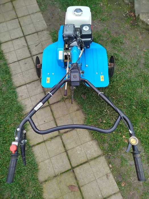 Motosapă AGT 5580 HD cu motor Honda