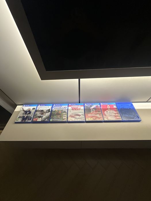 Ps4 pro отличное состоение дам с играми