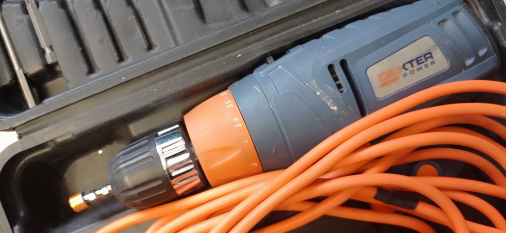 Комплект дрель-шуруповерт Dexter + чемодан набор