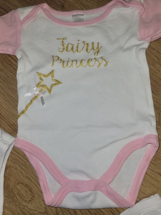 Лот бели и розови бодита, размер 0-3 и 3-6 месеца