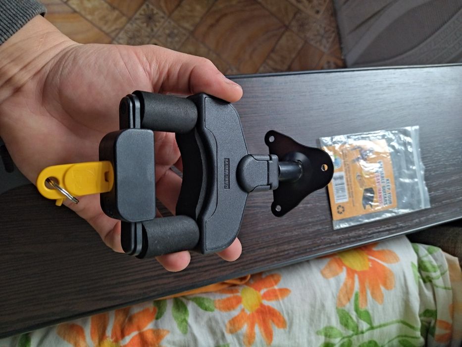 Продам держатель гитары