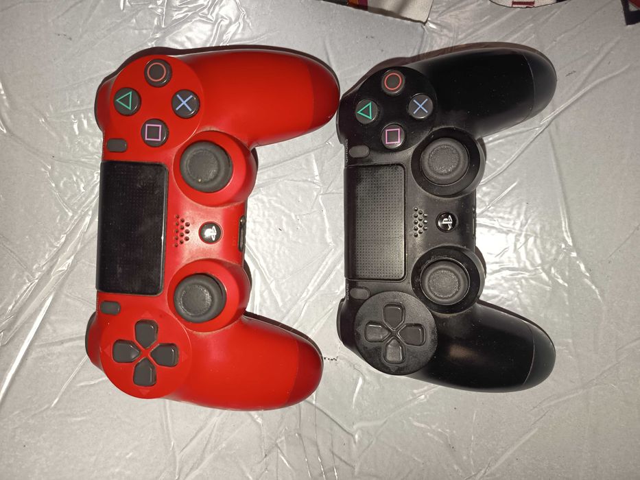 Playstation 4 slim 1tb + 3 kontrolera + 5 igri na diskove +++