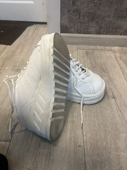 ботинки белые, на высокой платформе