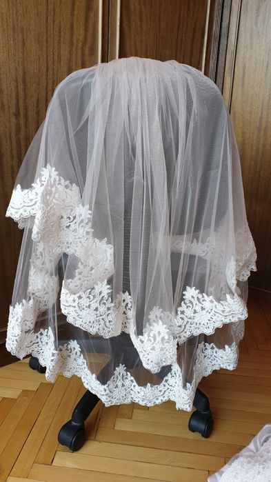 Сватбена рокля и аксесоари