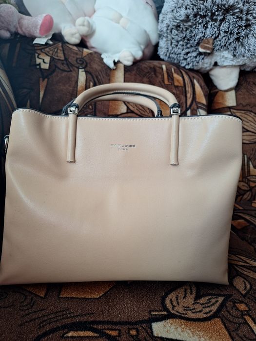 Дамски чанти и раници