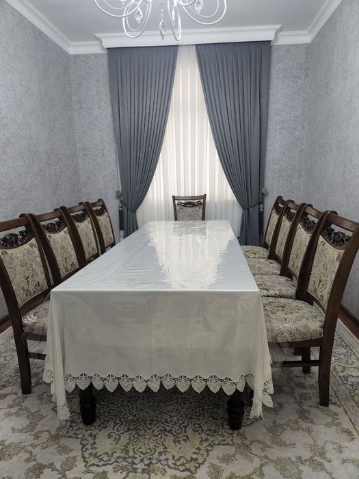 Продаётся 12 стульев и стол в бонус для гостиной.