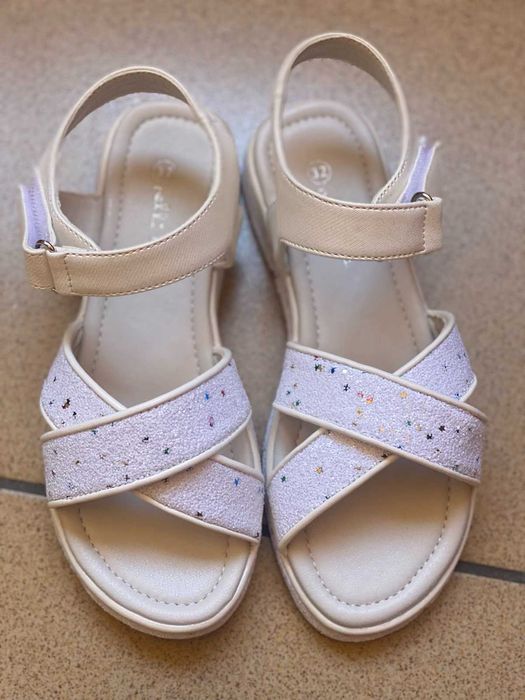 Нови сандали за момиче 32 номер