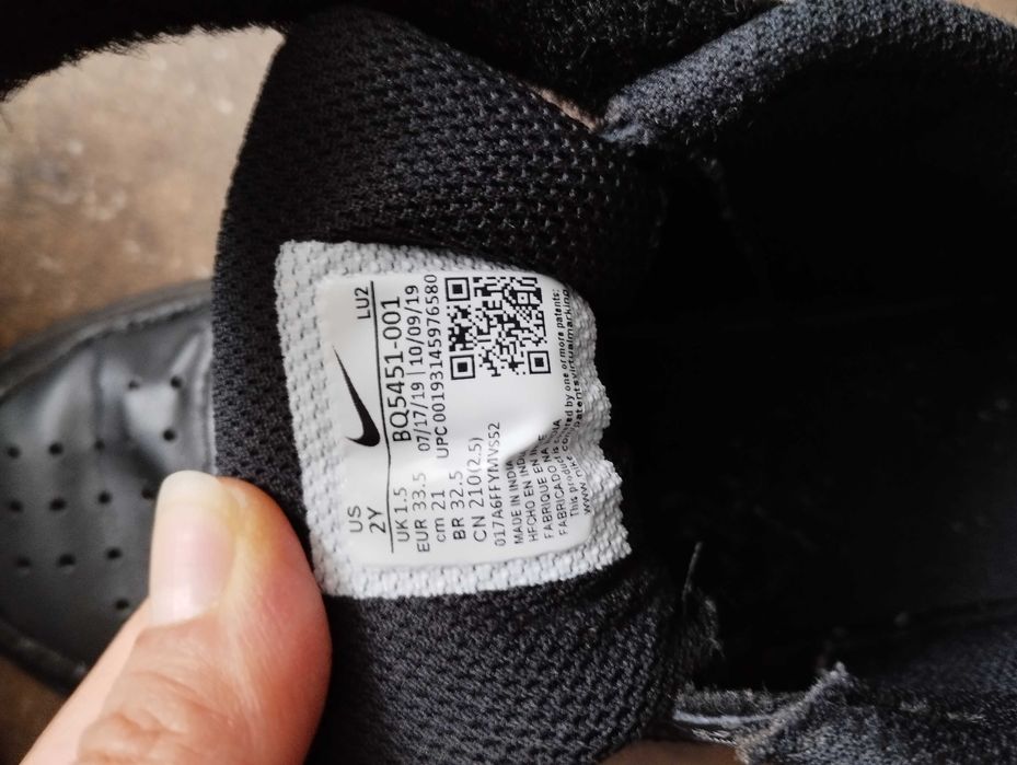 Маратонки Nike и Adidas номер 33.