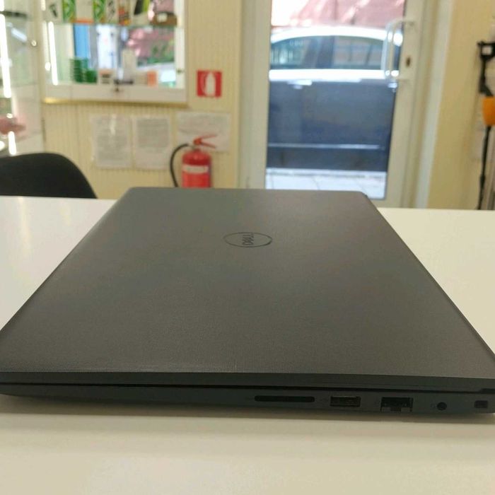 Лаптоп Dell Vostro 15 3510 – Core i5, 24GB RAM, 256GB SSD