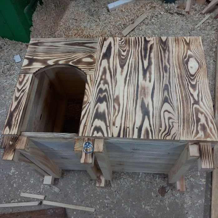 Къщичка за куче с изолация