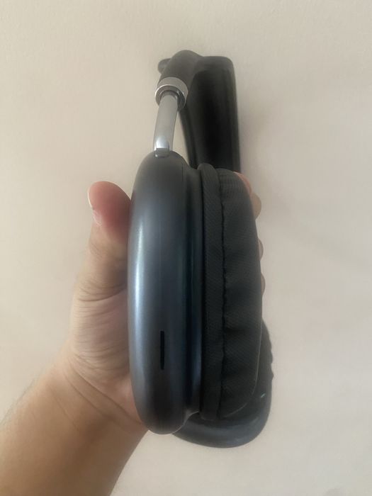 iPhone Airpods pro Max